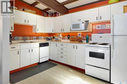 208-210 Criddle Avenue, Crooked Lake, SK - Indoor Photo Showing Kitchen