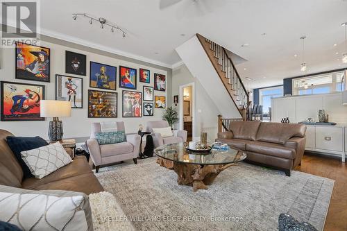 1081 Beach Boulevard, Hamilton, ON - Indoor Photo Showing Living Room