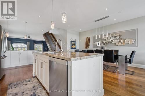 1081 Beach Boulevard, Hamilton, ON - Indoor Photo Showing Kitchen With Upgraded Kitchen