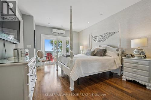 1081 Beach Boulevard, Hamilton, ON - Indoor Photo Showing Bedroom