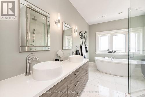 1081 Beach Boulevard, Hamilton, ON - Indoor Photo Showing Bathroom