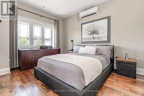 1081 Beach Boulevard, Hamilton, ON - Indoor Photo Showing Bedroom