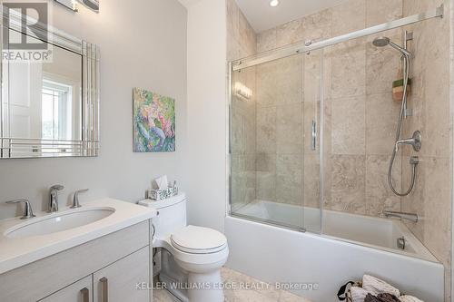 1081 Beach Boulevard, Hamilton, ON - Indoor Photo Showing Bathroom