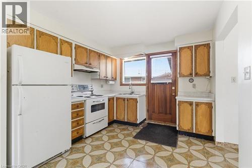 83 Riverdale Drive, Hamilton, ON - Indoor Photo Showing Kitchen