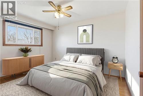 83 Riverdale Drive, Hamilton, ON - Indoor Photo Showing Bedroom