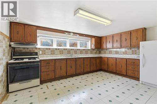 83 Riverdale Drive, Hamilton, ON - Indoor Photo Showing Kitchen