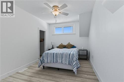157 East 5Th Street, Hamilton, ON - Indoor Photo Showing Bedroom