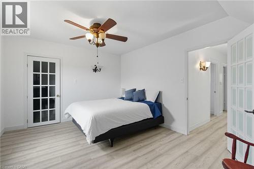 157 East 5Th Street, Hamilton, ON - Indoor Photo Showing Bedroom
