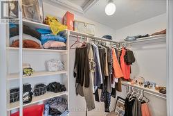 Large walk-in loset - 