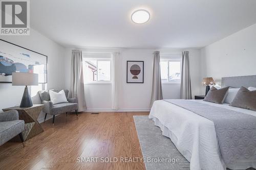29 Breezeway Crescent, Richmond Hill, ON - Indoor Photo Showing Bedroom