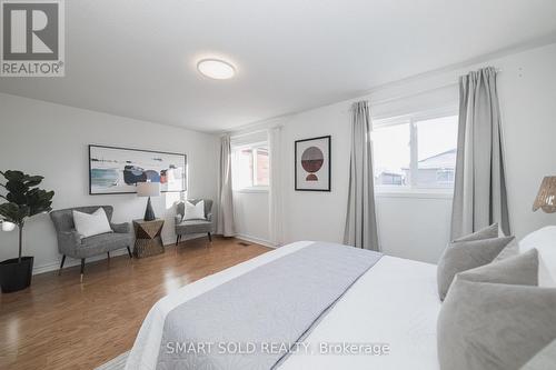 29 Breezeway Crescent, Richmond Hill, ON - Indoor Photo Showing Bedroom