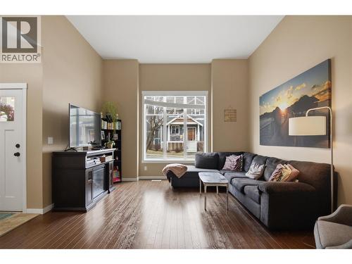 2920 Valleyview Drive Unit# 102, Kamloops, BC - Indoor Photo Showing Living Room