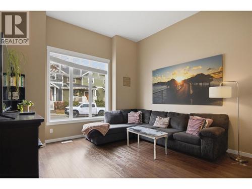 2920 Valleyview Drive Unit# 102, Kamloops, BC - Indoor Photo Showing Living Room