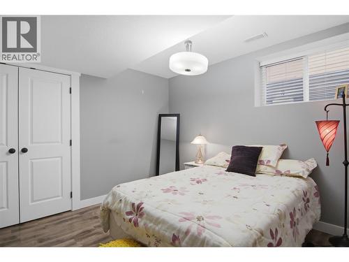 2920 Valleyview Drive Unit# 102, Kamloops, BC - Indoor Photo Showing Bedroom