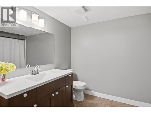 2920 Valleyview Drive Unit# 102, Kamloops, BC - Indoor Photo Showing Bathroom