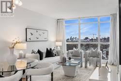 910 - 231 FORT YORK BOULEVARD  Toronto, ON M5V 1B2