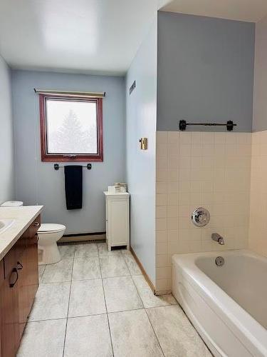Alexander, Manitoba - Indoor Photo Showing Bathroom