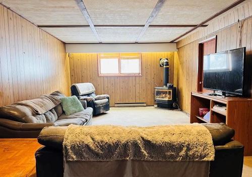 Alexander, Manitoba - Indoor With Fireplace