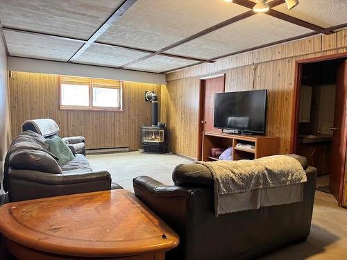 Alexander, Manitoba - Indoor With Fireplace