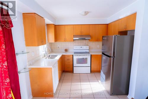 16 Dunure Crescent, Brampton, ON - Indoor Photo Showing Kitchen With Double Sink