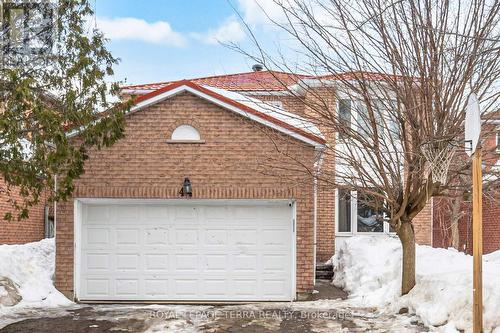 44 CARRUTHERS CRESCENT  Barrie, ON L4M 6A6