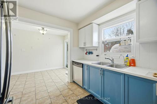 44 Carruthers Crescent, Barrie, ON - Indoor Photo Showing Kitchen With Double Sink