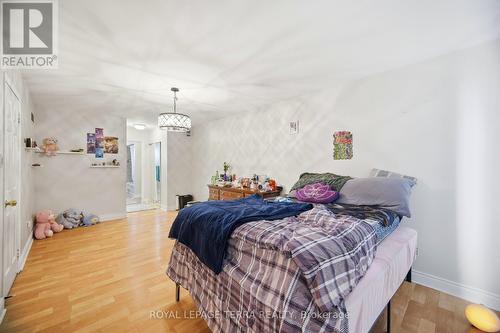 44 Carruthers Crescent, Barrie, ON - Indoor Photo Showing Bedroom