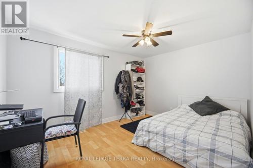 44 Carruthers Crescent, Barrie, ON - Indoor Photo Showing Bedroom