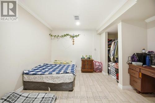 44 Carruthers Crescent, Barrie, ON - Indoor Photo Showing Bedroom