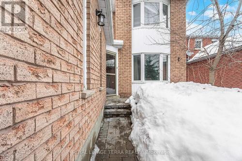 44 Carruthers Crescent, Barrie, ON - Outdoor