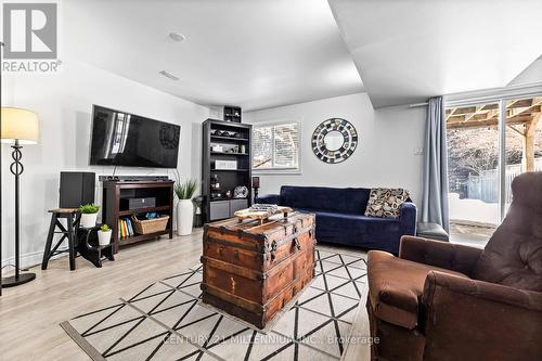 82 Orchid Crescent, Kitchener, ON - Indoor Photo Showing Living Room