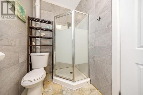 122 Cedar Street, Cambridge, ON - Indoor Photo Showing Bathroom