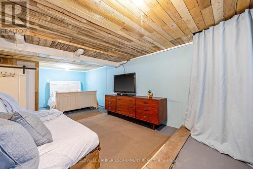 122 Cedar Street, Cambridge, ON - Indoor Photo Showing Bedroom
