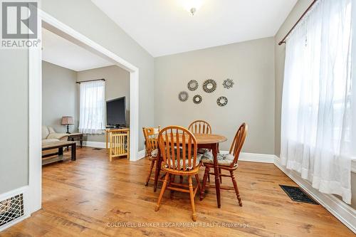 122 Cedar Street, Cambridge, ON - Indoor Photo Showing Dining Room