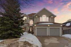 18 Falcon Ridge Drive  Winnipeg, MB R3Y 1W1