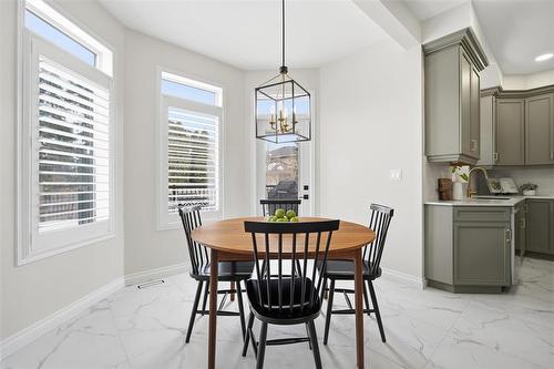 18 Falcon Ridge Drive, Winnipeg, MB - Indoor Photo Showing Dining Room