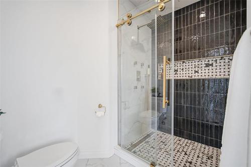 18 Falcon Ridge Drive, Winnipeg, MB - Indoor Photo Showing Bathroom