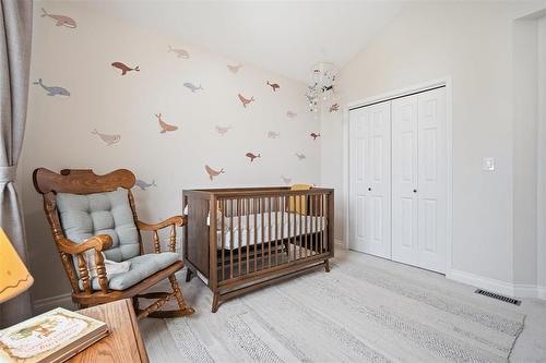 18 Falcon Ridge Drive, Winnipeg, MB - Indoor Photo Showing Bedroom