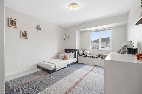 18 Falcon Ridge Drive, Winnipeg, MB - Indoor Photo Showing Bedroom