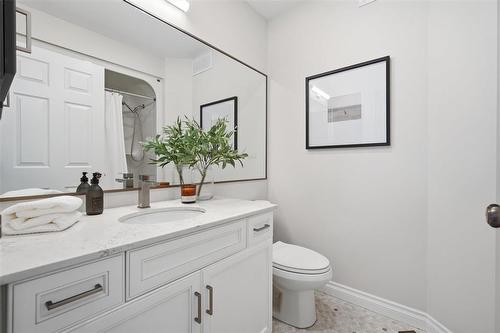 18 Falcon Ridge Drive, Winnipeg, MB - Indoor Photo Showing Bathroom