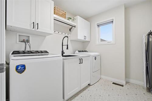 18 Falcon Ridge Drive, Winnipeg, MB - Indoor Photo Showing Laundry Room
