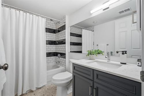 18 Falcon Ridge Drive, Winnipeg, MB - Indoor Photo Showing Bathroom