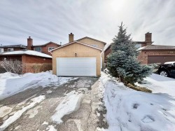 139 Campbell Avenue  Vaughan, ON L4J 4Z7