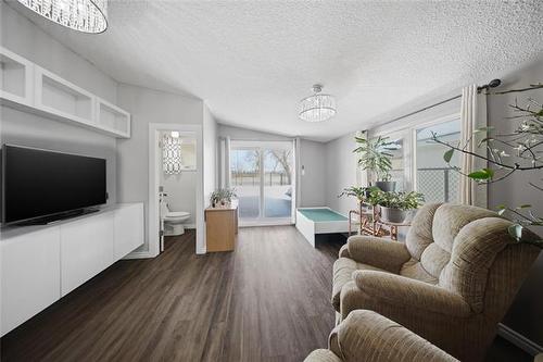 54 Lochmoor Ave, Winnipeg, MB 