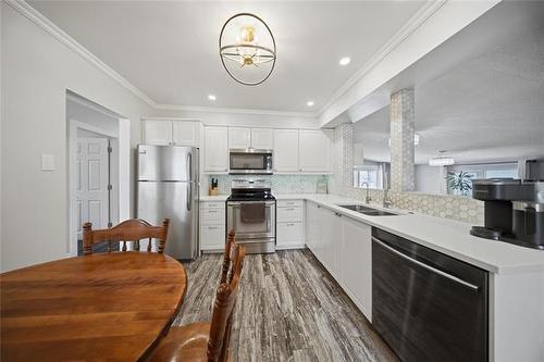 54 Lochmoor Ave, Winnipeg, MB 