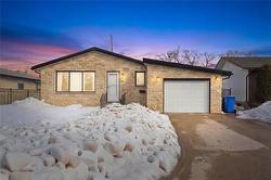 54 Lochmoor AVE  Winnipeg, MB R2J 1P9