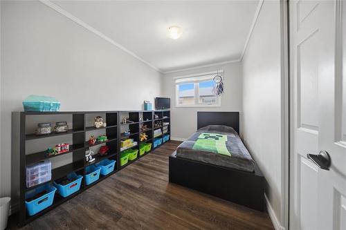 54 Lochmoor Ave, Winnipeg, MB 