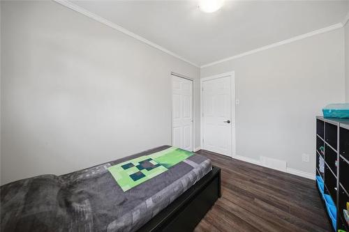 54 Lochmoor Ave, Winnipeg, MB 