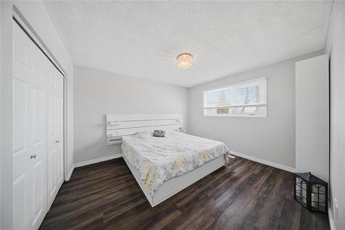 54 Lochmoor Ave, Winnipeg, MB 