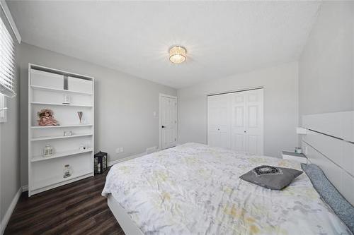 54 Lochmoor Ave, Winnipeg, MB 